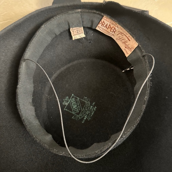 POSH 1940s' BLACK FELT WIDE BRIM HAT WITH BLACK/WHITE FEATHER TRIM - Picture 12 of 15